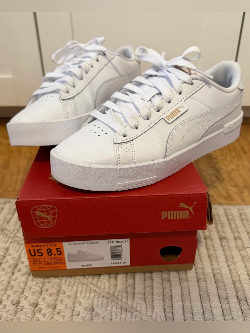 PUMA White Low-Top Leather Sneakers - Womens 8.5